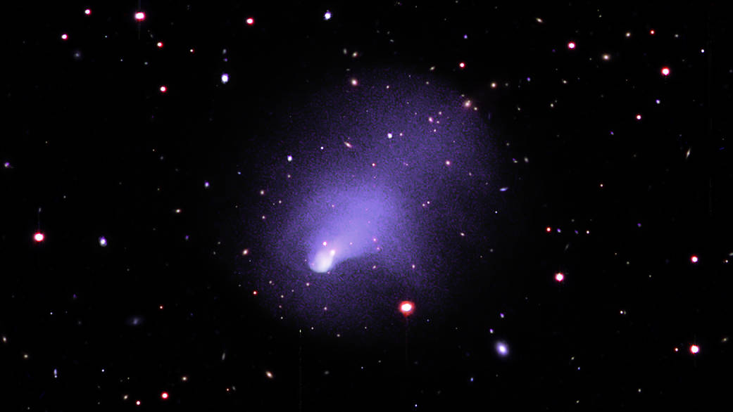  Abell 2146, a pair of colliding galaxy clusters located about 2.8 billion light years from Earth.