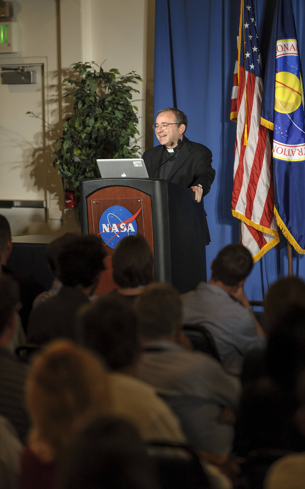 Jose Funes - A Cosmic End: from the Earth to the Universe