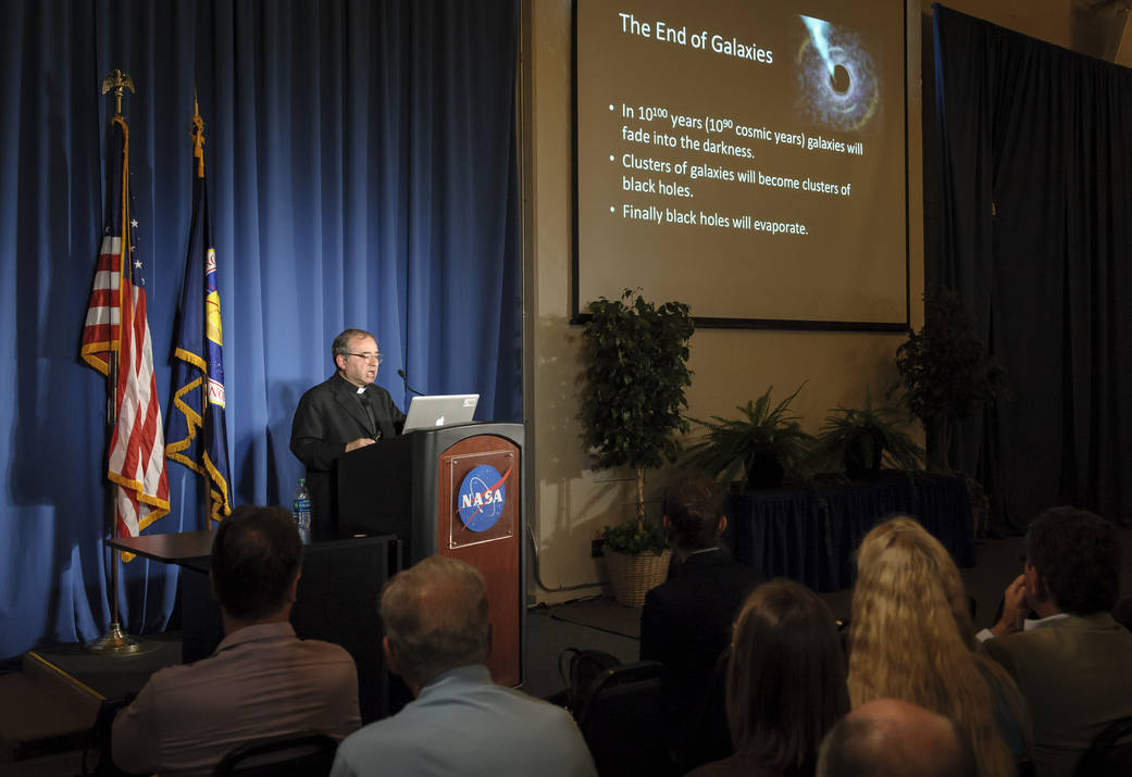 Jose Funes - A Cosmic End: from the Earth to the Universe