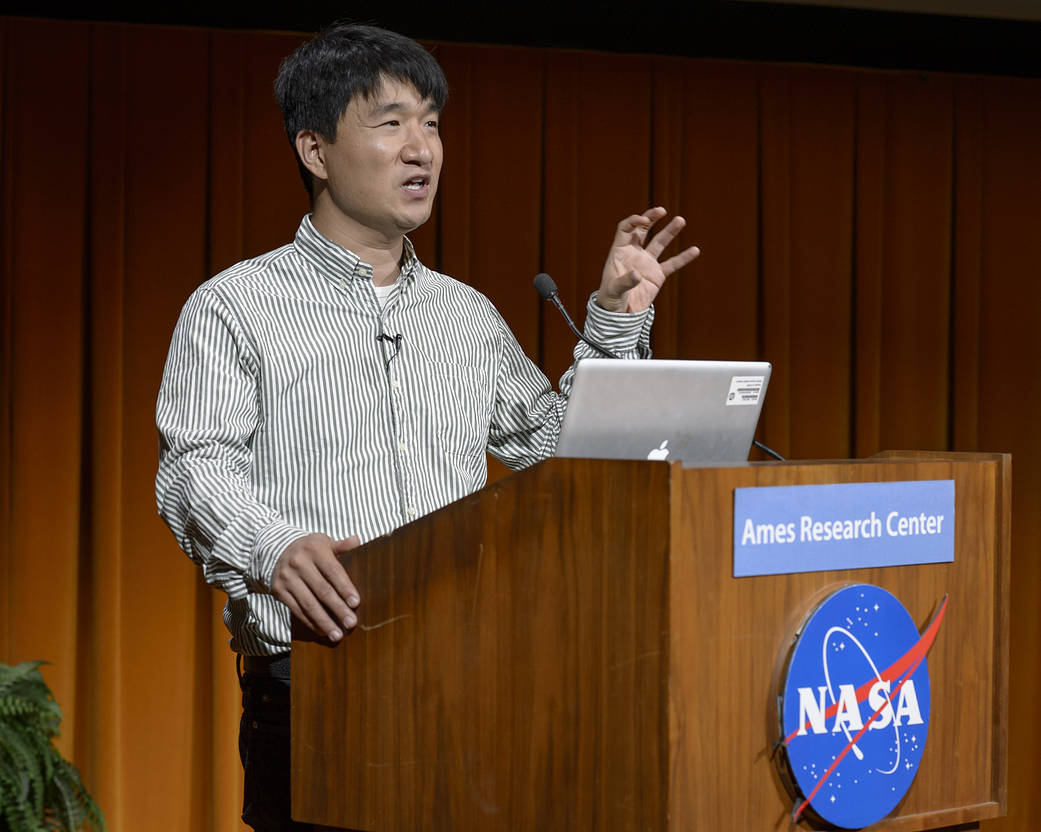 Jin-Woo Han - Vacuum Electronics in a Nanometer Era