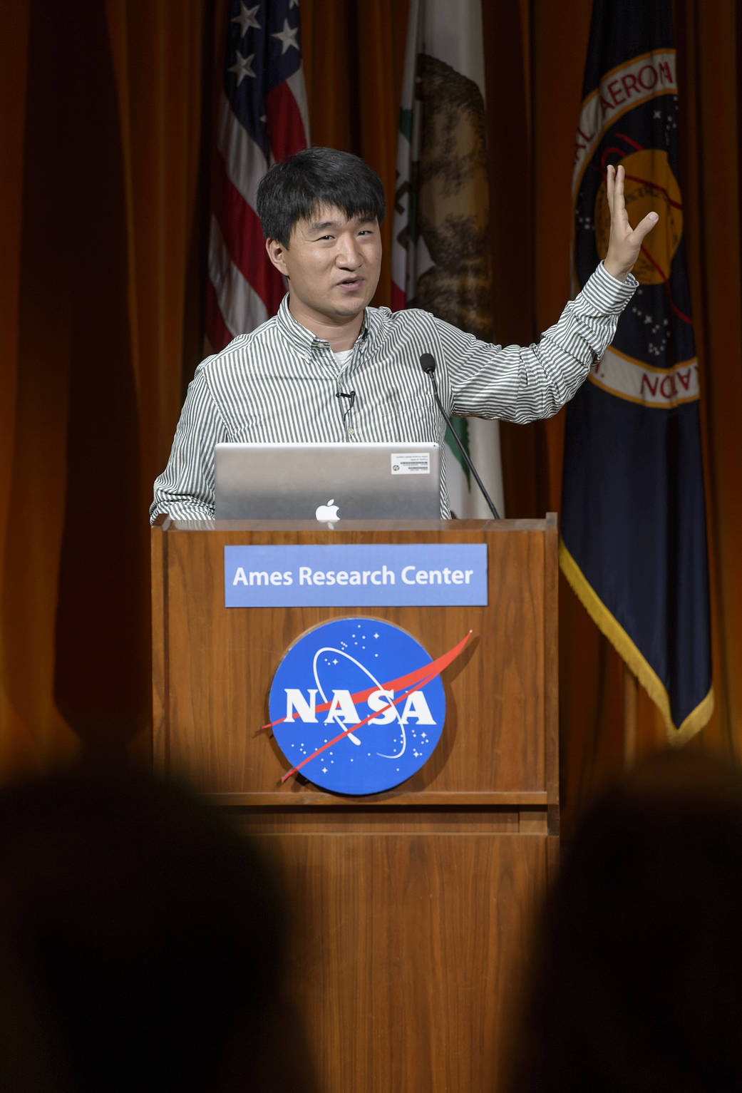 Jin-Woo Han - Vacuum Electronics in a Nanometer Era