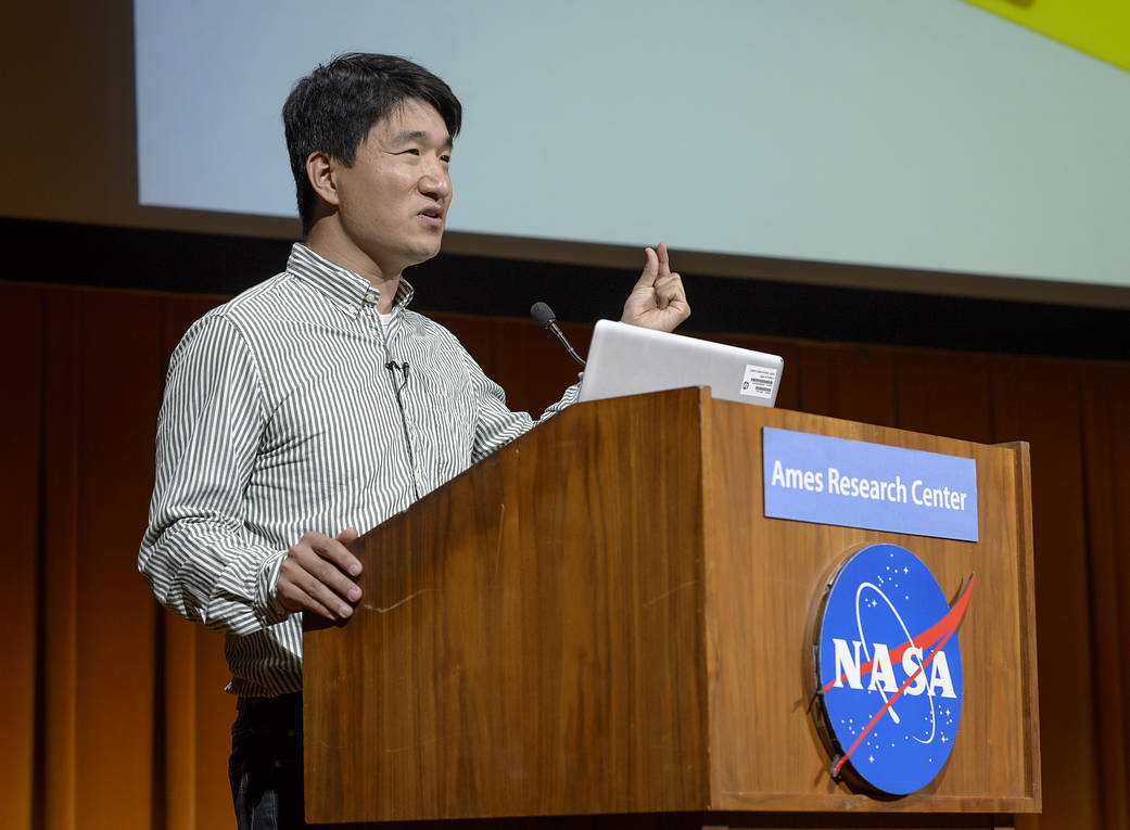 Jin-Woo Han - Vacuum Electronics in a Nanometer Era
