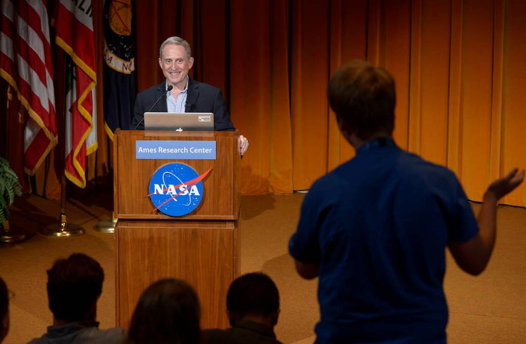 Alan Stern – The Exploration of Pluto by New Horizons