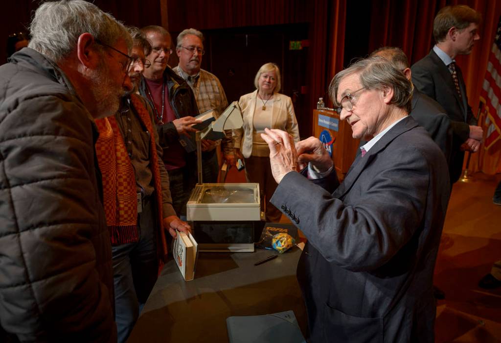 Sir Roger Penrose: New Cosmological View of Dark Matter, which Strangely and Slowly Decays
