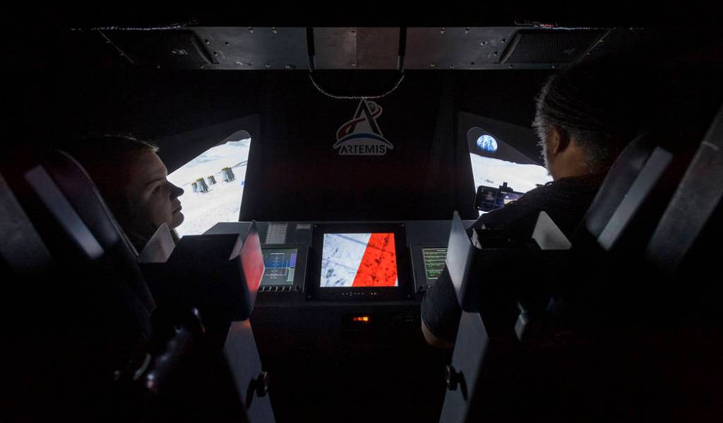 NASA Social Visit to the Lunar Lander Simulator
