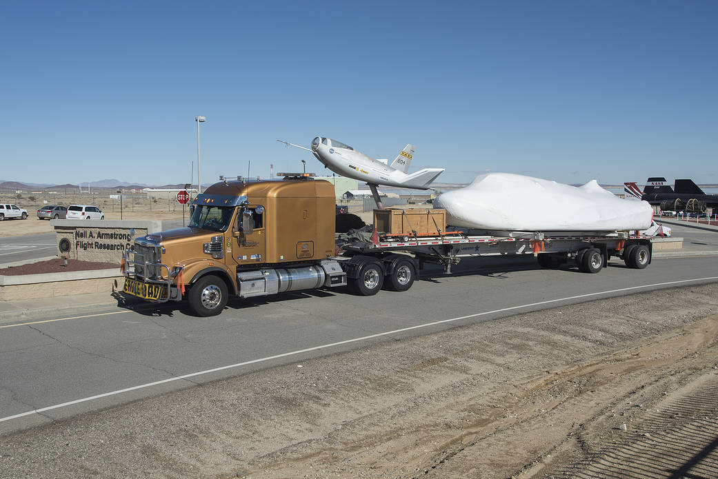 SNC delivers Dream Chaser to NASA Armstrong posing it with the HL-10 lifting body flown the 1960s.