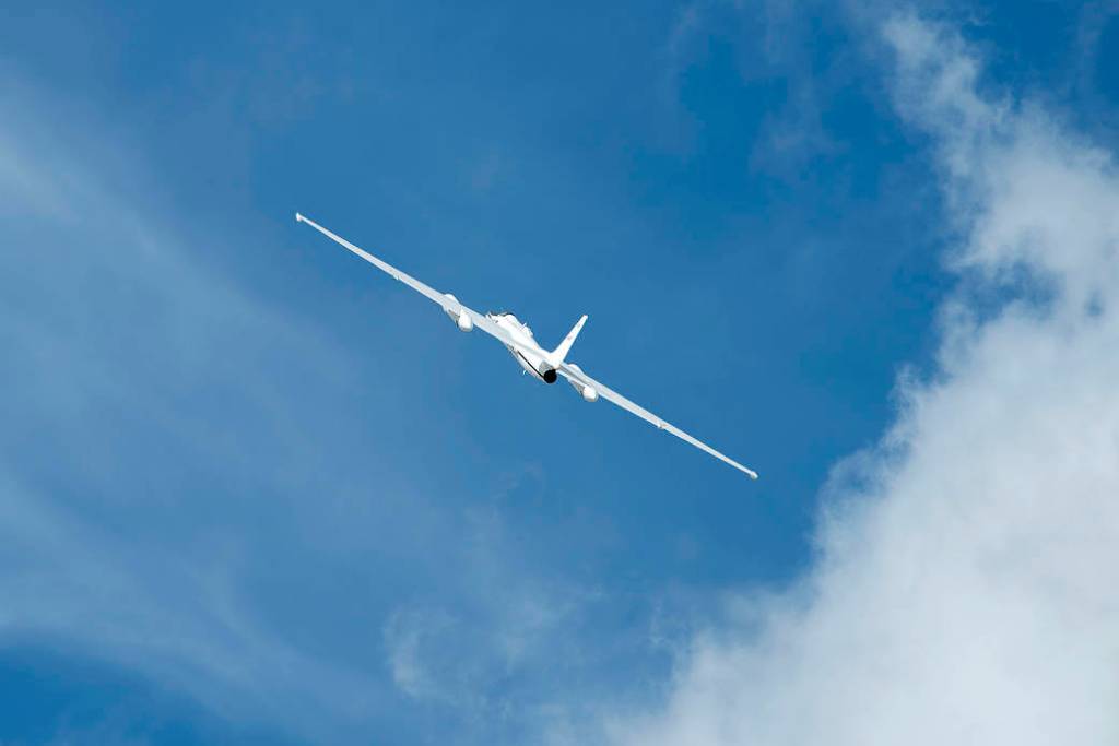 ER-2 Performs Flyover at Los Angeles County Airshow
