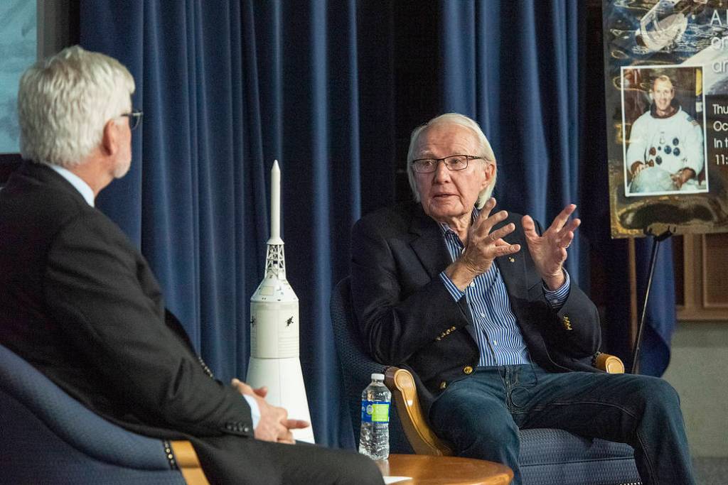 Former Astronaut Leads Discussion of Apollo, Artemis Mission