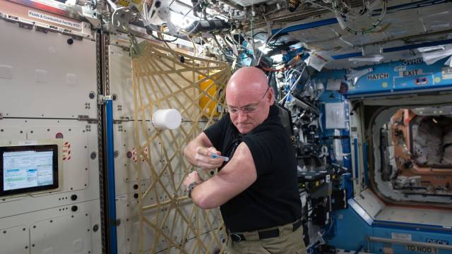 Astronaut gives himself immunization