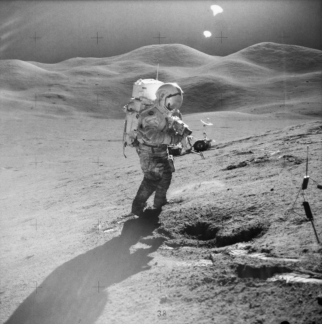 Astronaut in spacesuit walks on lunar surface