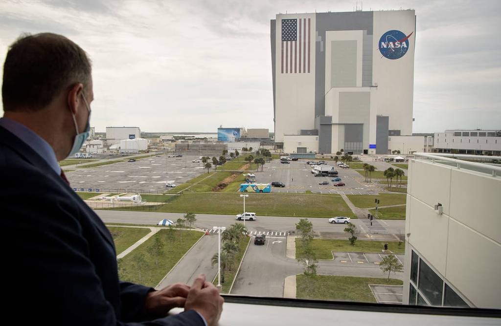 NASA Administrator Watches DM-2 Crew Return from Pad