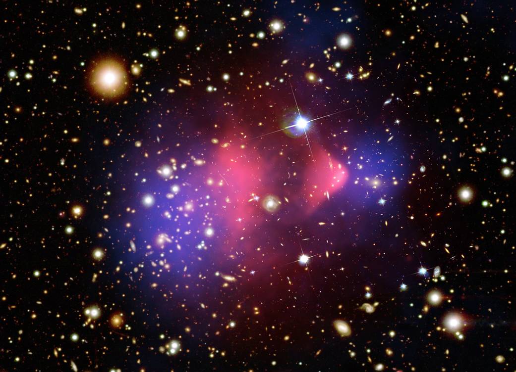 A purple haze shows dark matter flanking the “Bullet Cluster.”