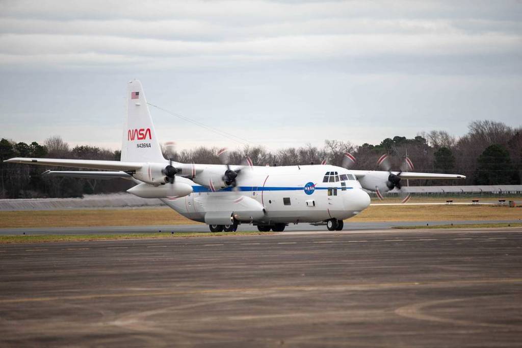 An Early Present: NASA Aircraft Home for the Holidays with a Shiny New Look