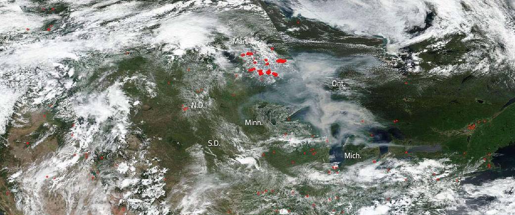 Suomi NPP image of smoke and fires in Canada drifting into U.S.