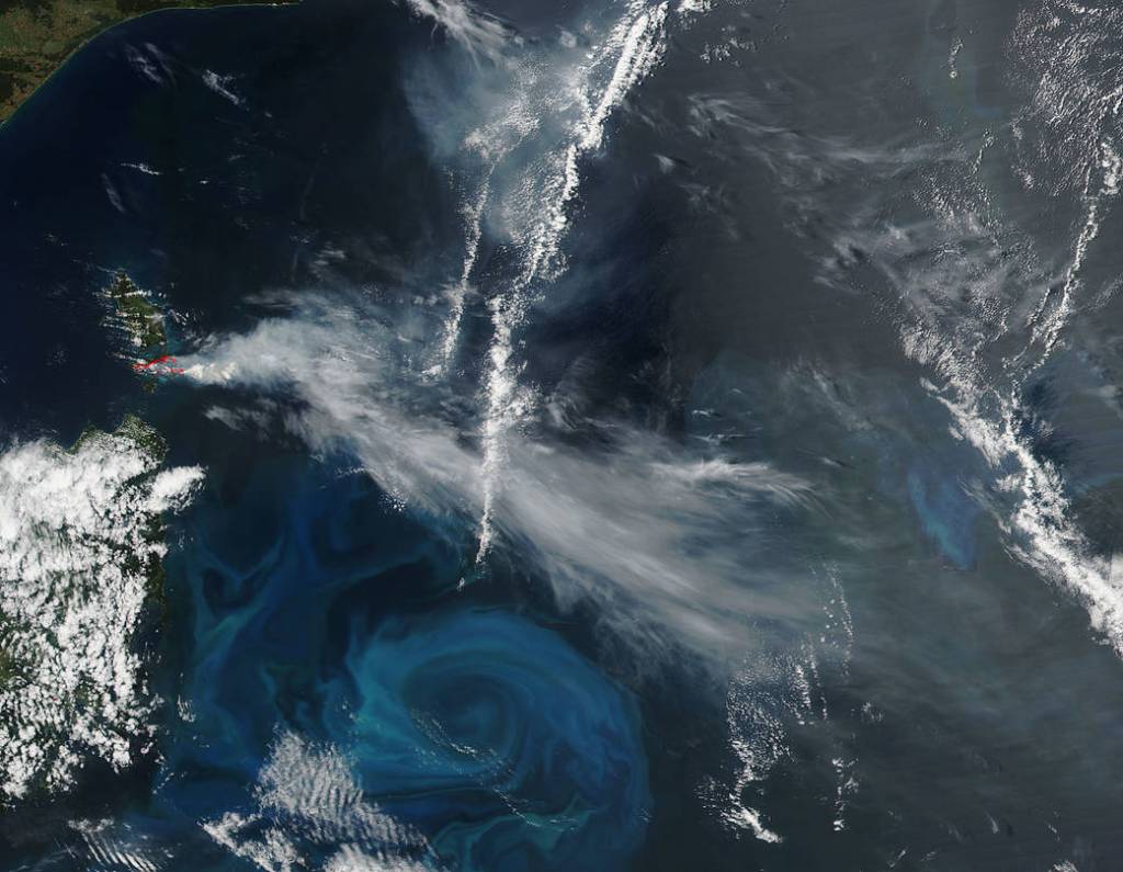 NASA Spots an “Eye” of Smoke and Phytoplankton near Cape Barren Island