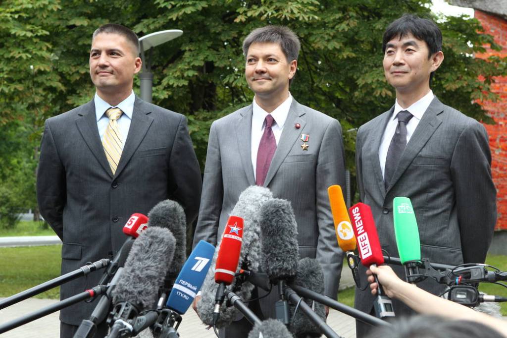 Expedition 44/45 crew members
