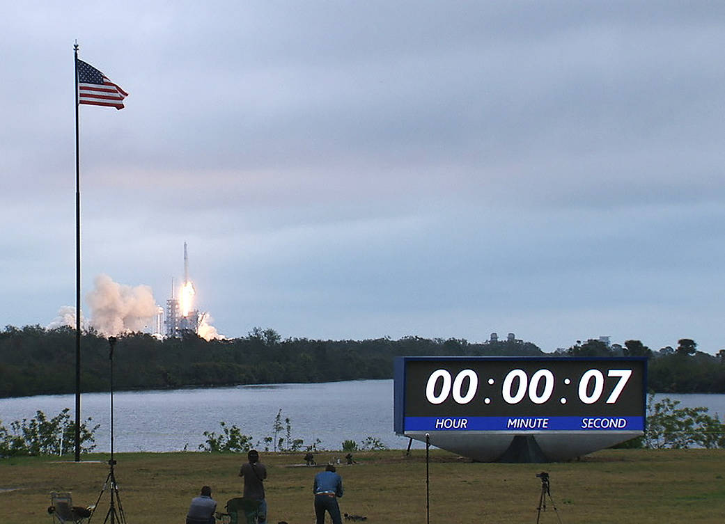 Dragon, Falcon 9 Lift-off