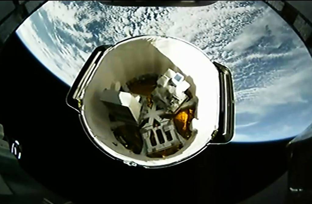 Dragon Separates from Falcon