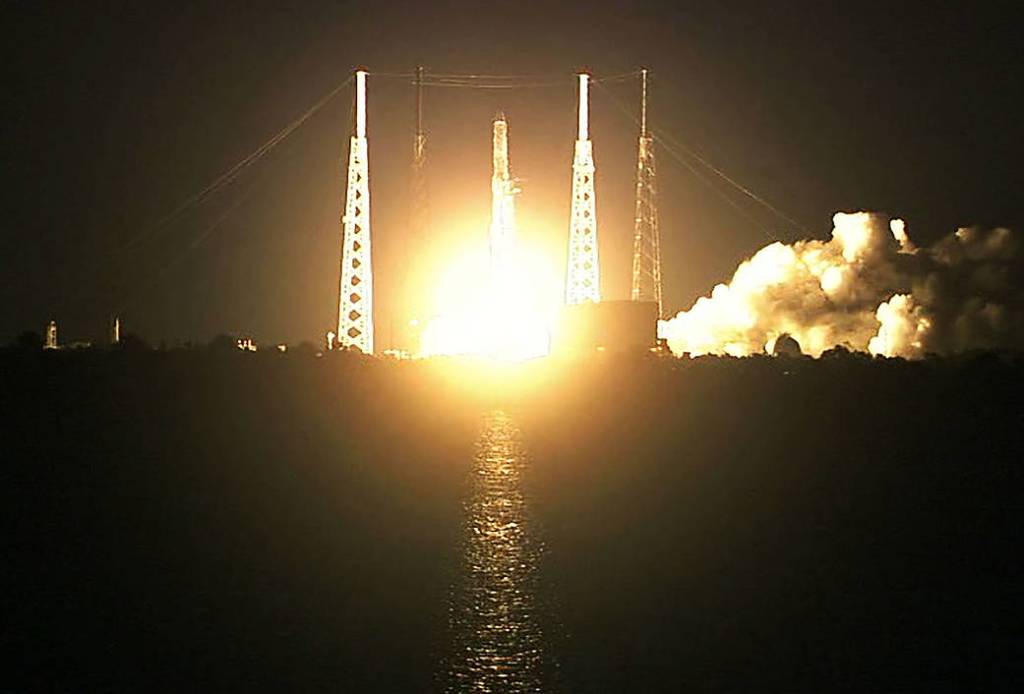Falcon 9 Lifts off for SpaceX CRS-15