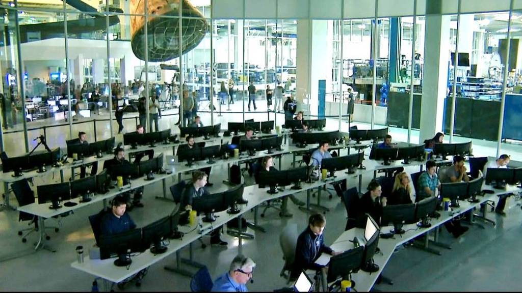 SpaceX Engineers Follow Countdown