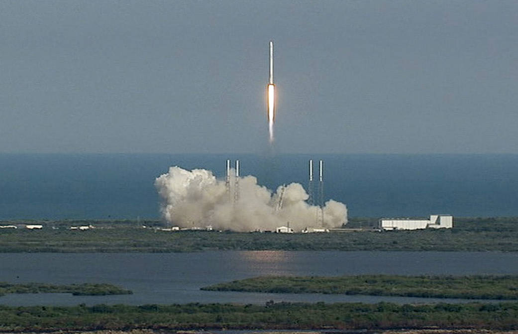 Dragon, Falcon 9 Lift-off