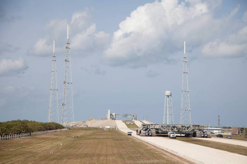 Crawler-transporter 2 on the Move