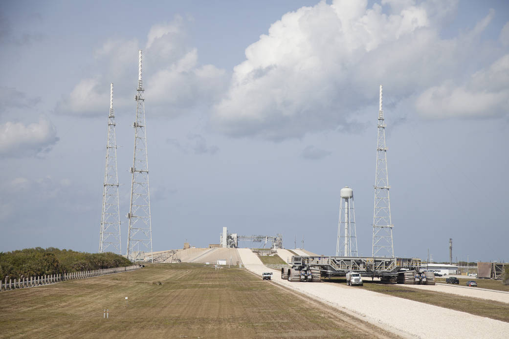 Crawler-transporter 2 on the Move