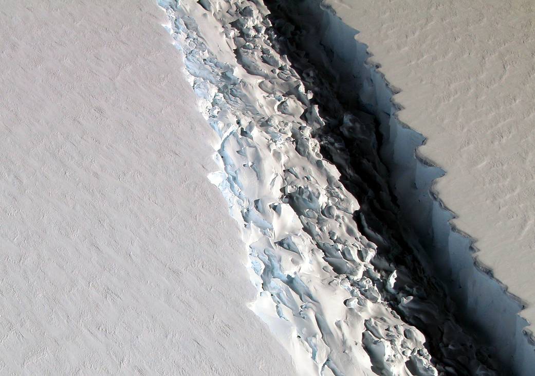 Rift in ice shelf photographed from flight overhead