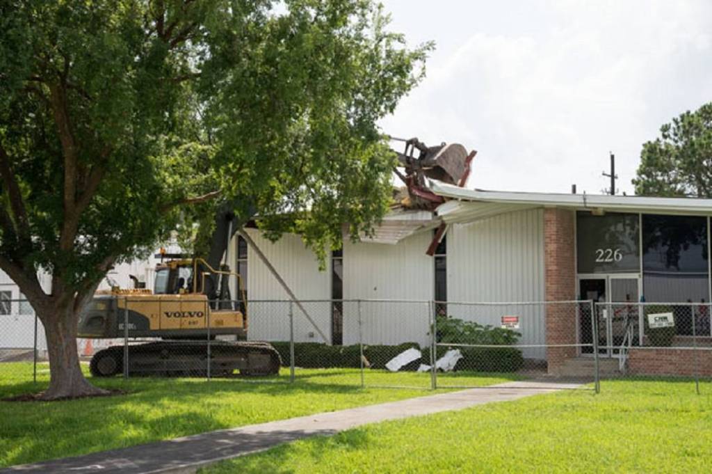 Demolition of Building 226 at NASA JSC