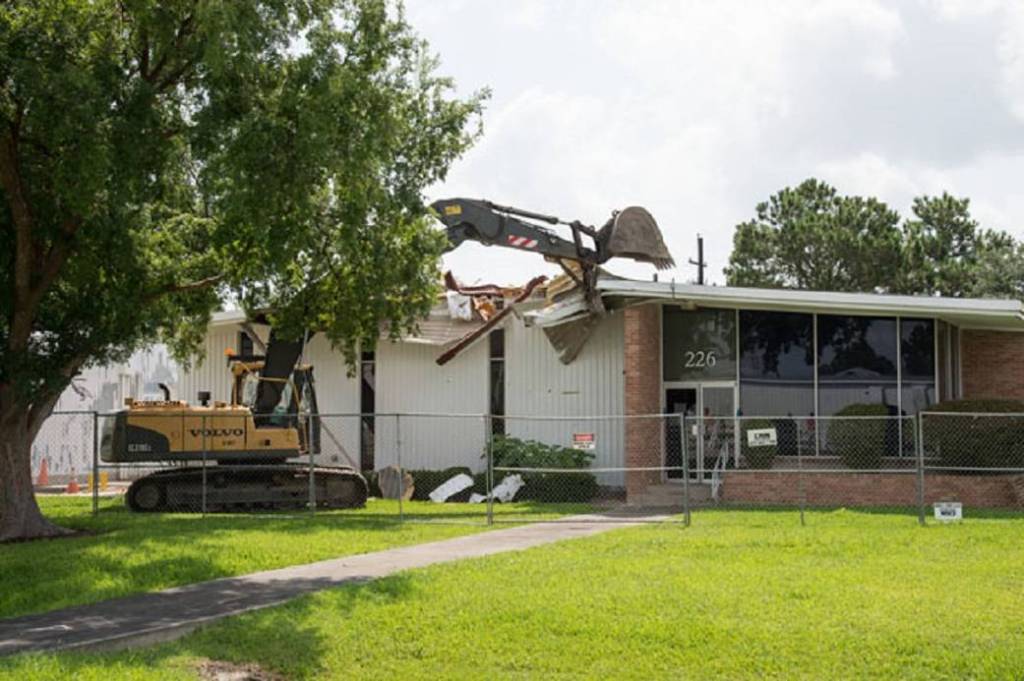 Demolition of Building 226 at NASA JSC
