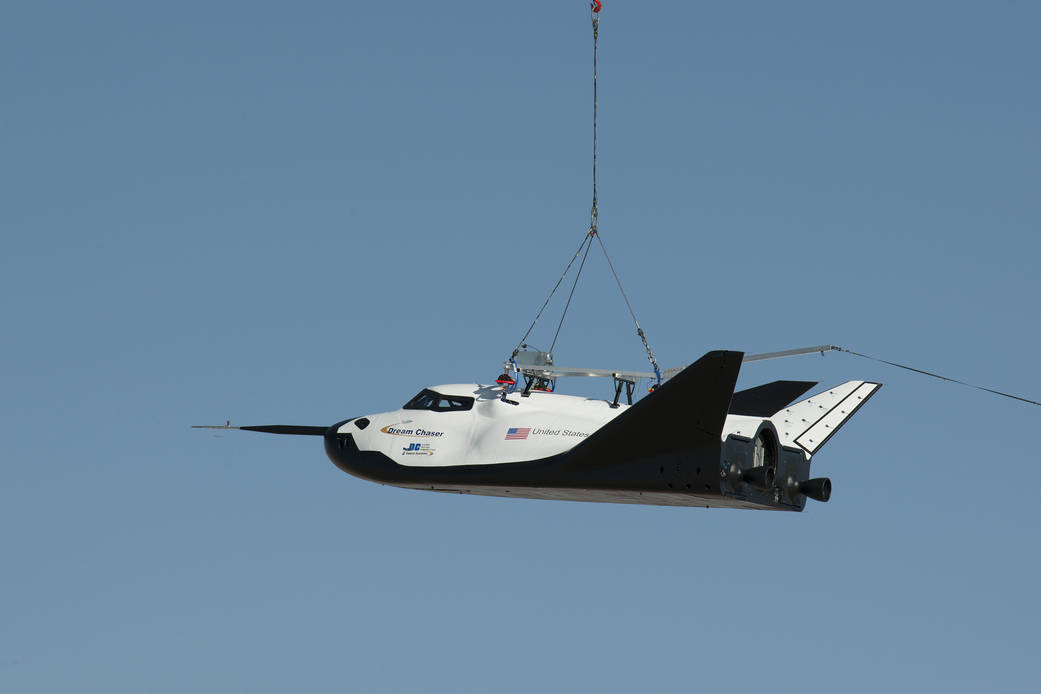 Erickson Air-Crane helicopter lifts Sierra Nevada Corporation's Dream Chaser flight vehicle during a captive-carry flight test