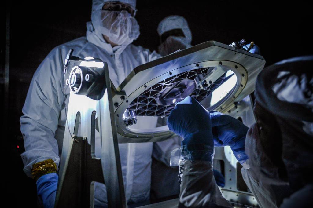 NASA Engineers Conduct Low Light Test on New Technology for Webb Telescope