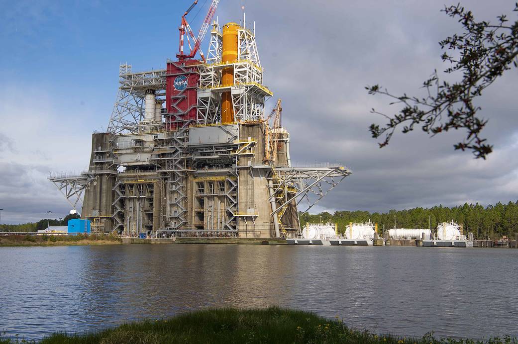 Barges Fill NASA Rocket Stage with Liquid Propellant