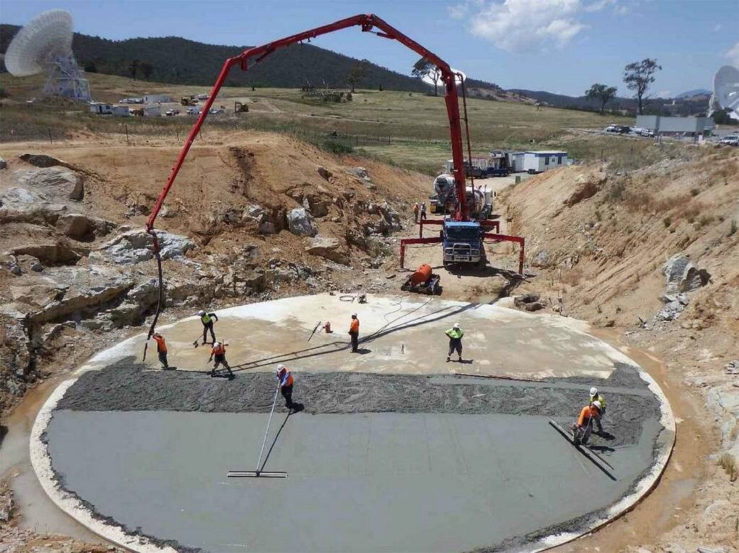 Pouring a Levelling Layer on DSS-36’s Foundation