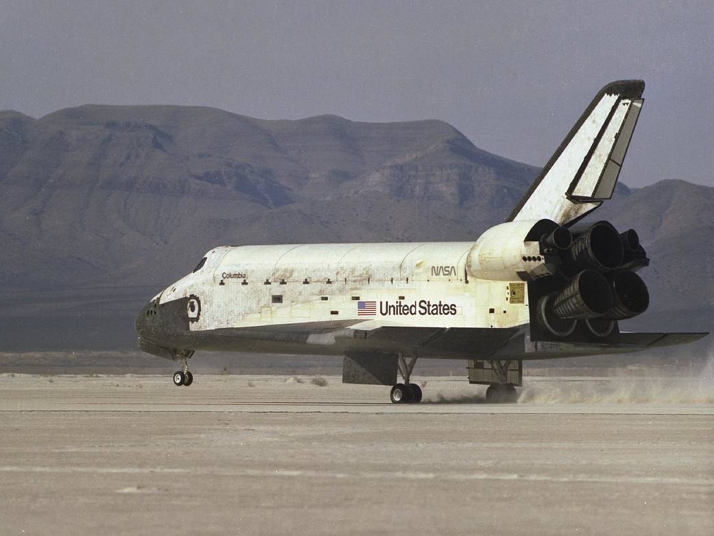 STS-3 Columbia Lands at the White Sands Missile Range, NM