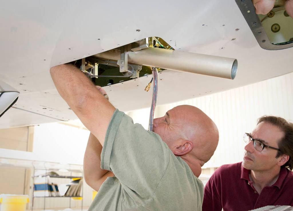 Mechanics Prep Global Hawk for HS3 Mission