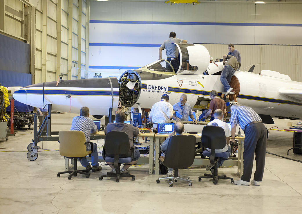 ER-2 Q-bay Cover Installed for SEAC4RS Mission