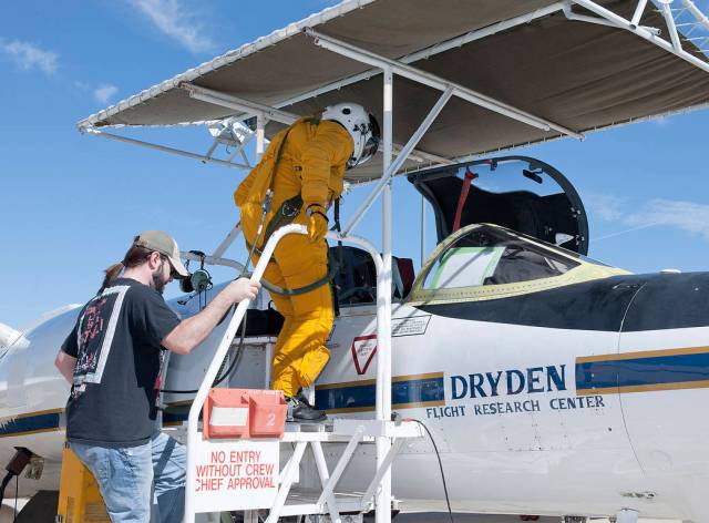 Life Support Technician Preps Pilot for SEAC4RS Mission