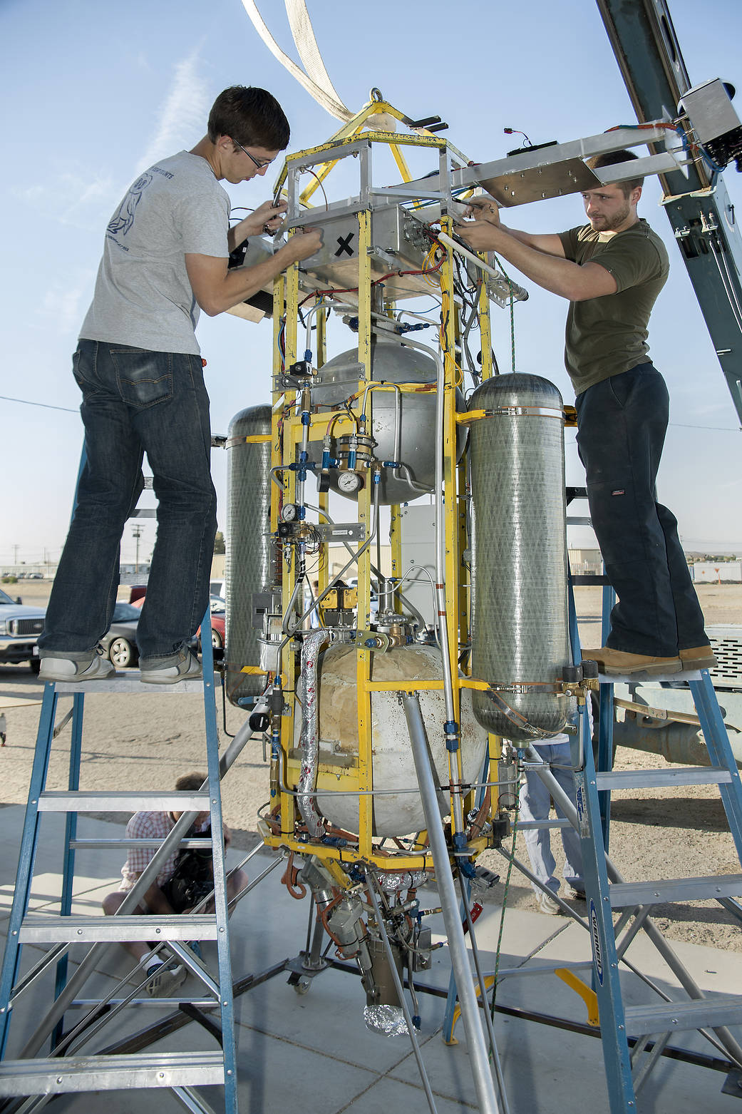 Technicians of Masten Space Systems complete installation of Astrobotic's autonomous landing system atop Masten's Xombie