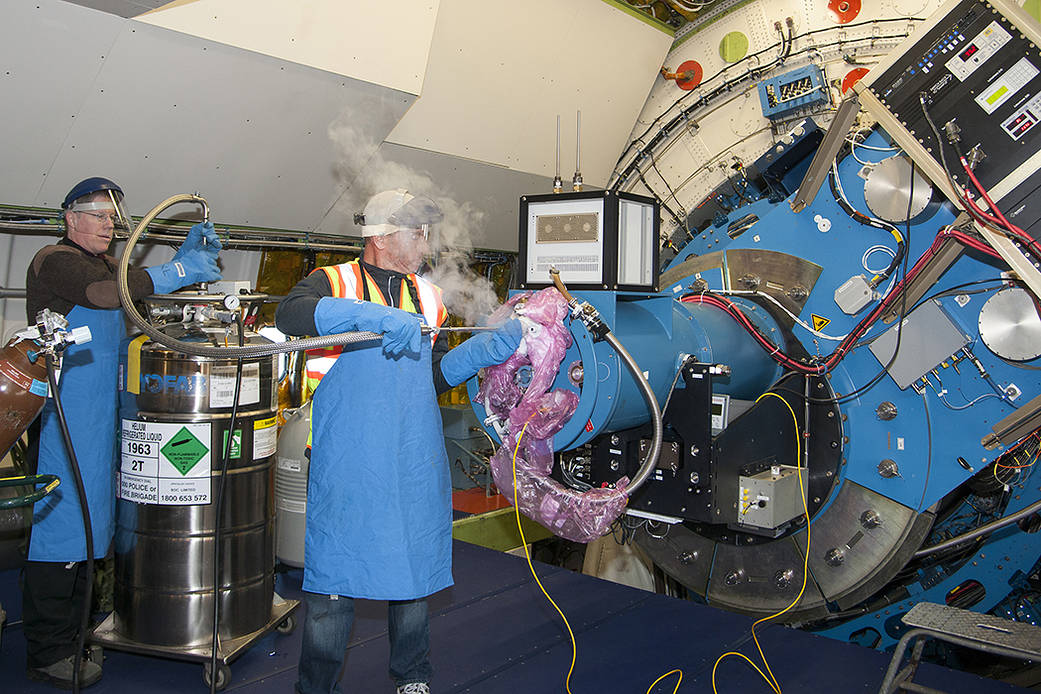Technicians fill SOFIA’s instrument with liquid nitrogen and helium to keep the detectors cold. 