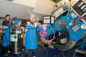Technicians fill SOFIA’s instrument with liquid nitrogen and helium to keep the detectors cold.