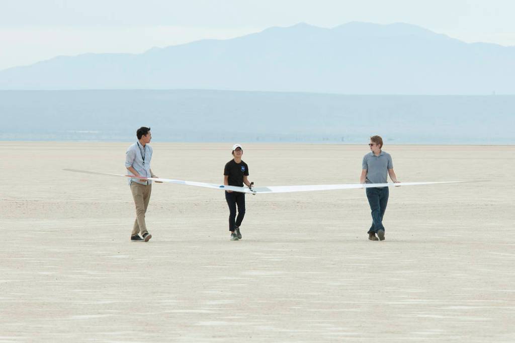Students Retrieve Prandtl-D After First Flight