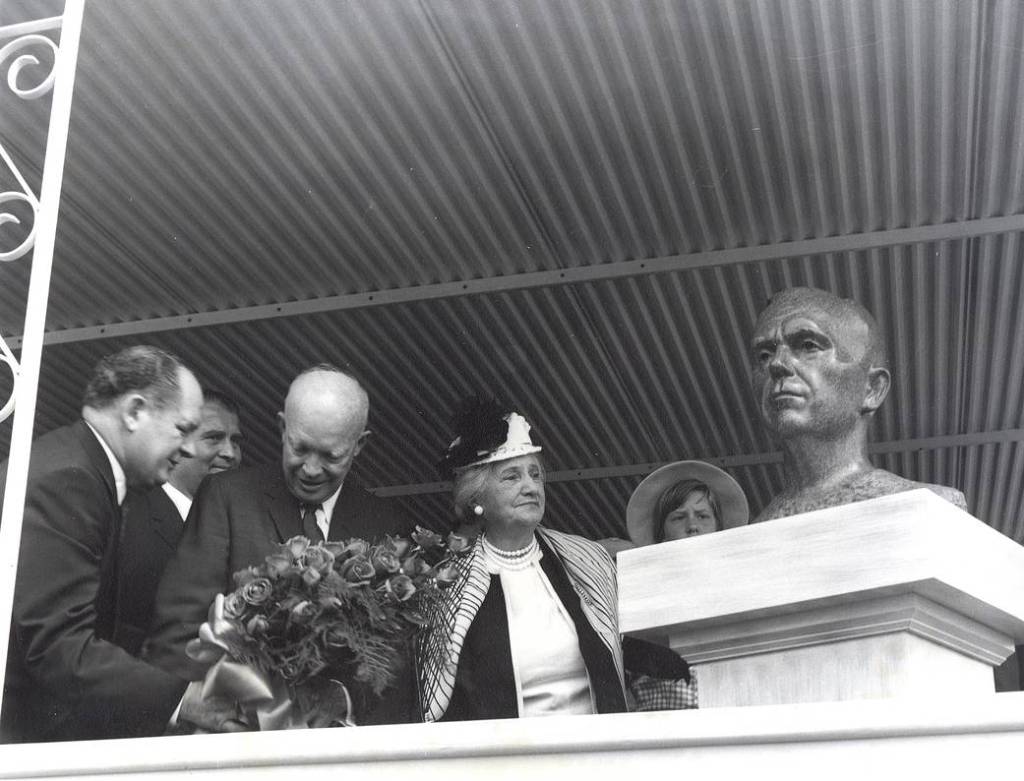 Eisenhower Visit 13