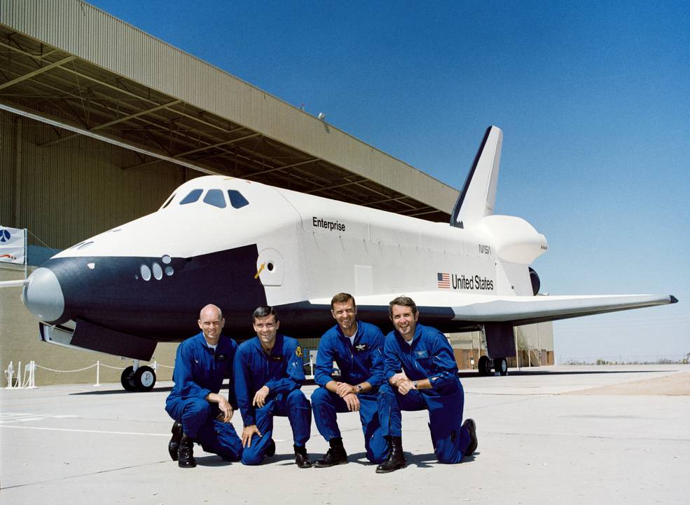 enterprise_at_palmdale_w_alt_crews_sep_17_1976