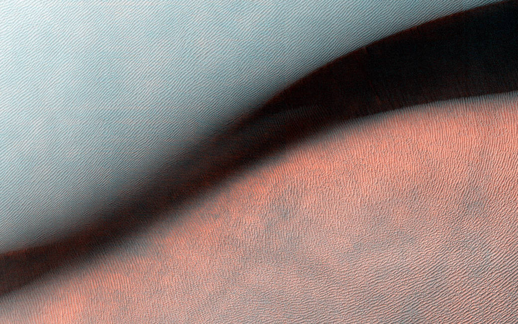 On Mars we can observe four classes of bedforms (in order of increasing wavelengths): ripples, transverse aeolian ridges (known 