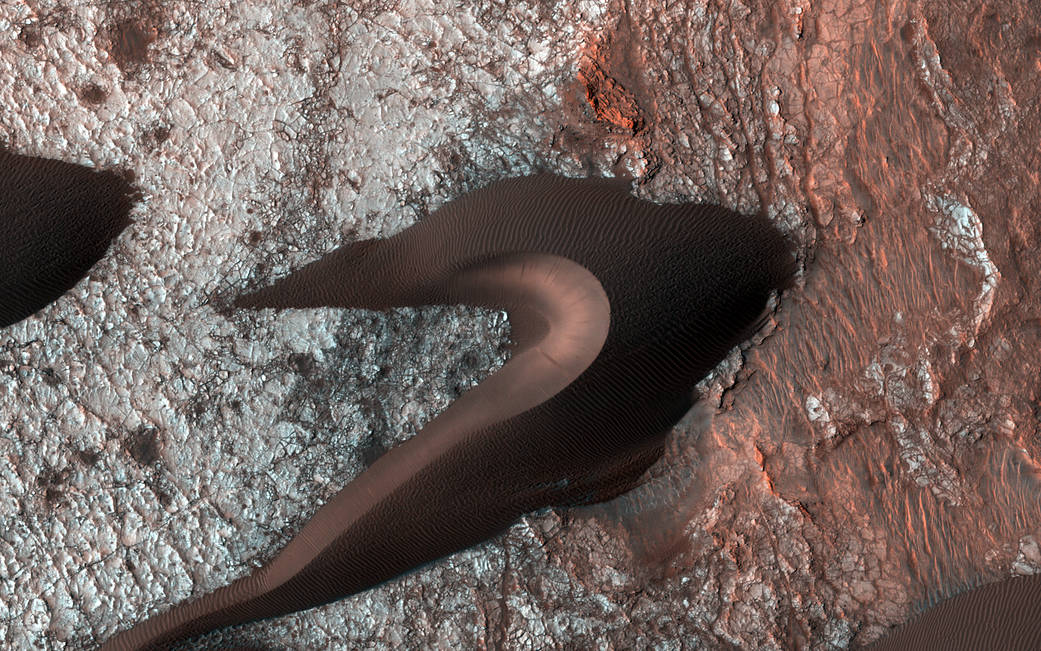 Dunes on the surface of Mars photographed in close by the Mars Reconnaissance Orbiter