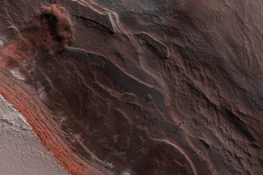 Mars avalanche imaged from orbit