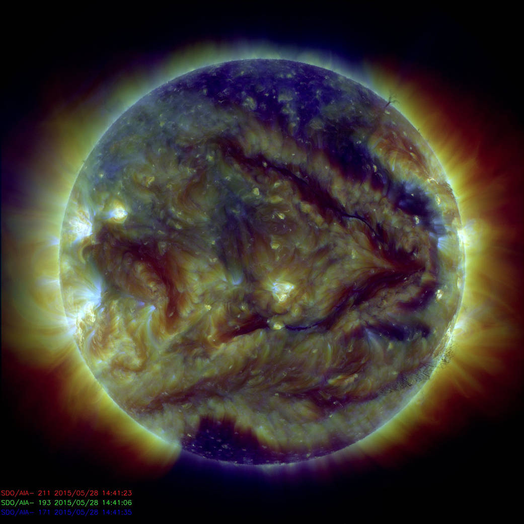 A pair of giant filaments on the face of the sun have formed what appears to be an enormous arrow pointing to the right.