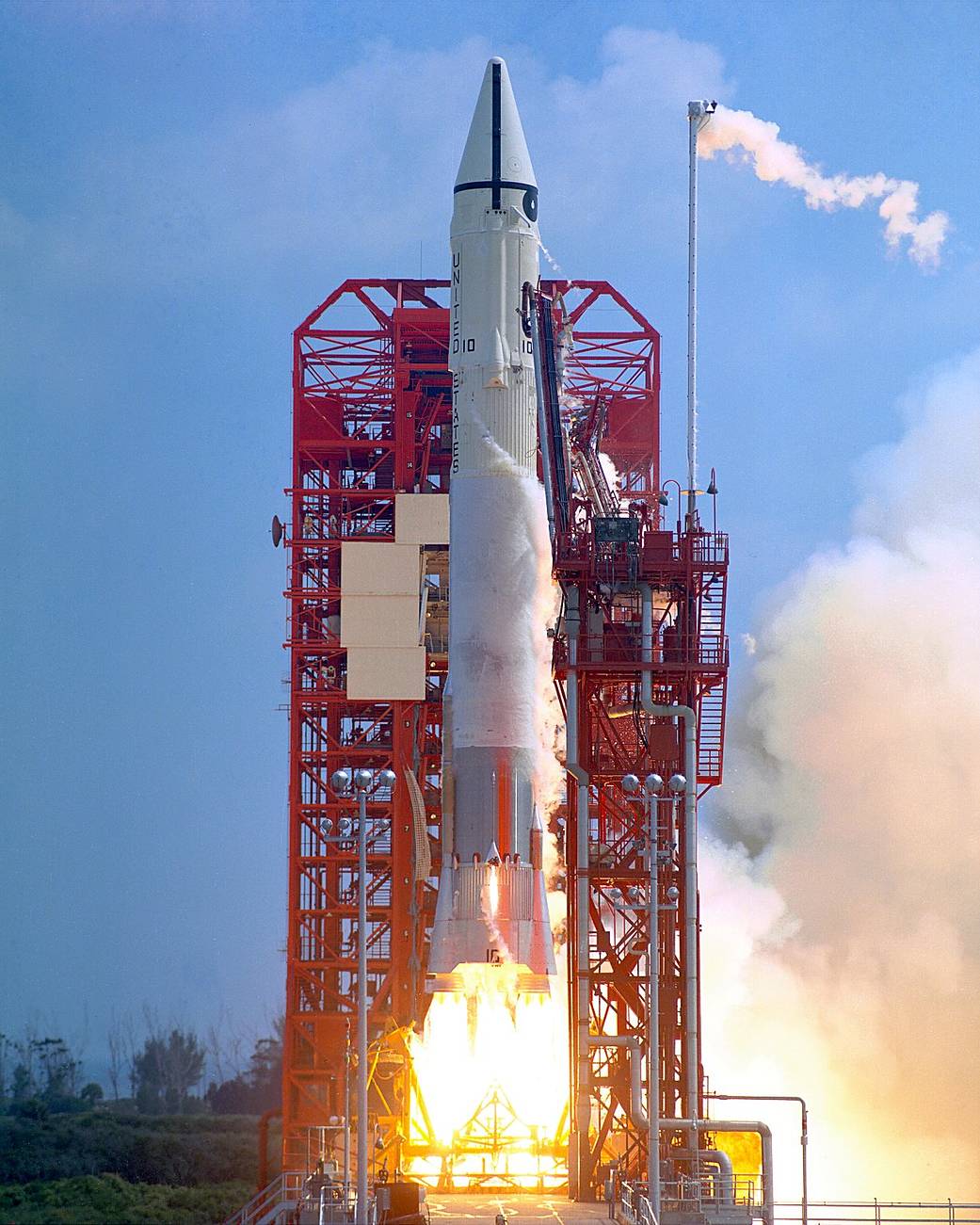 Liftoff of Atlas-Centaur 10 rocket in daytime