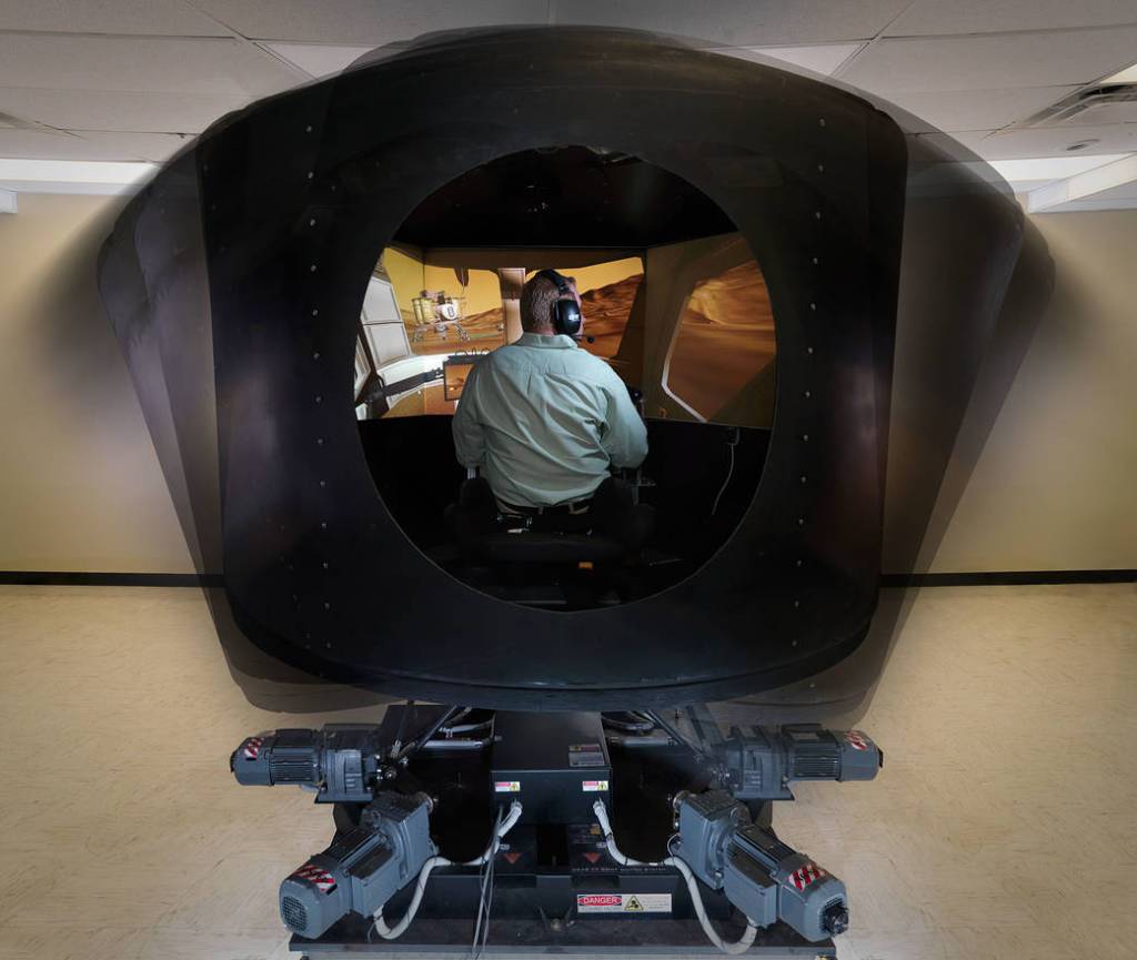 6 DoF Cockpit Simulator